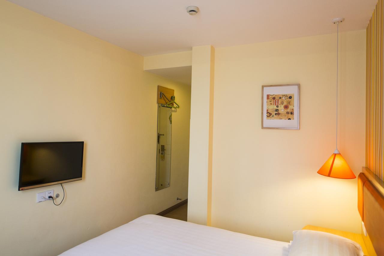 Home Inn Shanghai Daning International Guangzhong Road Circus City Eksteriør billede